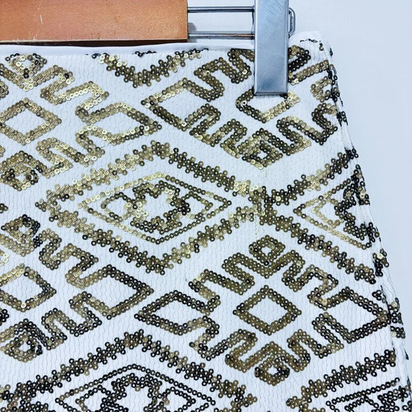DYNAMITE White  and gold sequin mini skirt - Picture 5 of 8
